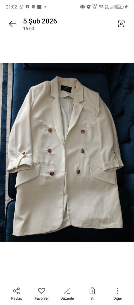 Beyaz Düğmeli Kadın Mini Blazer - Görsel 2