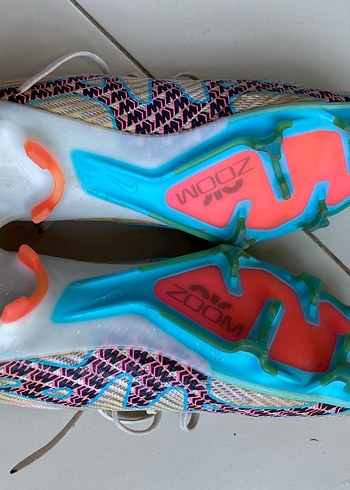 Nike tam profesyonel Nike Mercurial air zoom, yanda yama var,