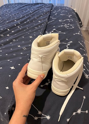 Pull and Bear Beyaz Bağcıklı Kadın Spor Ayakkabı