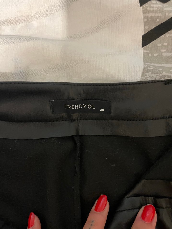 Siyah Deri Mini Şort - Görsel 4