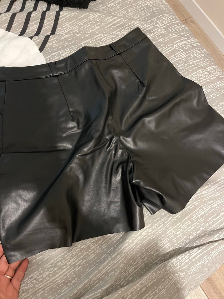 Siyah Deri Mini Şort - Görsel 5