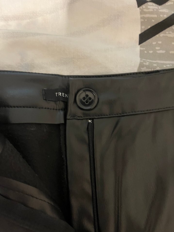 Siyah Deri Mini Şort - Görsel 3