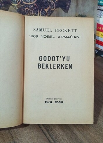Godot'yu Beklerken, Samuel Becket. Ferit Edgü çevirisi.