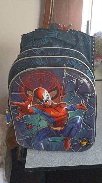 Kabartma desenli okul çantası