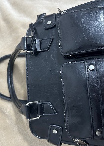 BERSHKA Tokalı Siyah Deri Gotik Kadın Çantası
