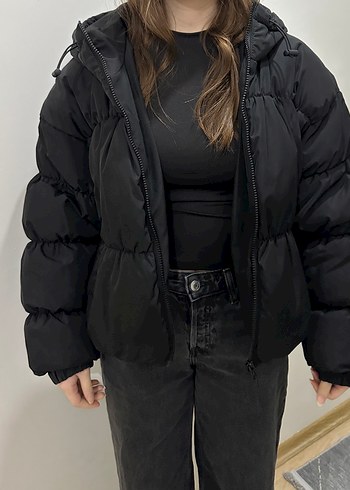 l Beden H&M Kemer Detaylı Siyah Kadın Kışlık Mont