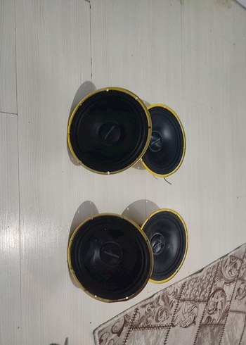 Sarı Renkli Müzik Sistemi Hoparlörleri