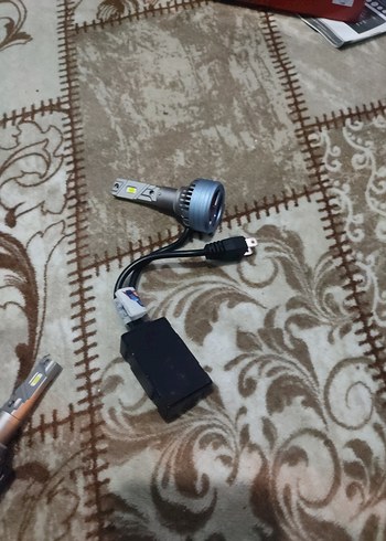 Diger Gri ve Bej Renkli Lamba Aksesuarı