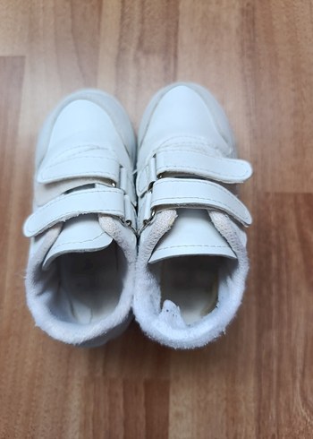 26 Beden Beyaz Spor Ayakkabı Velcro