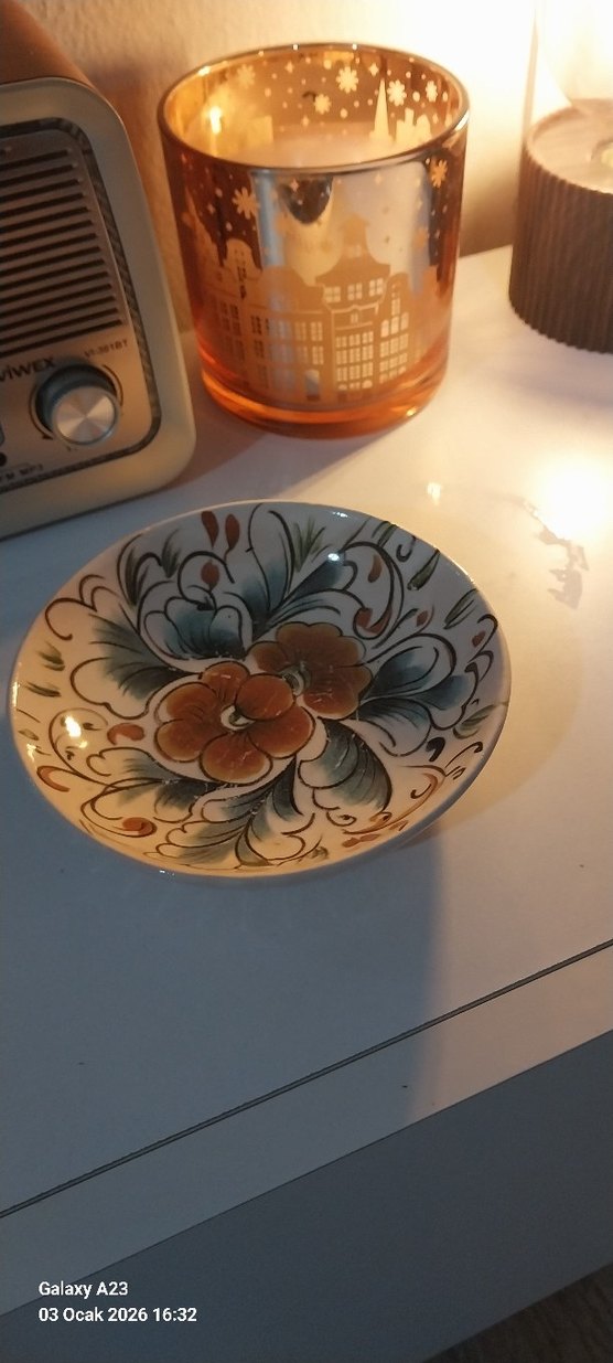 Eski Dönem Bej Renkli Çiçek Desenli Tabak - Görsel 2