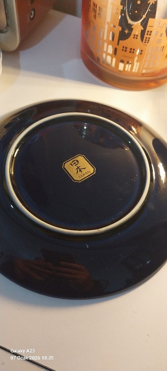 Altın İşlemeli Koyu Renk Dekoratif Tabak - Görsel 3