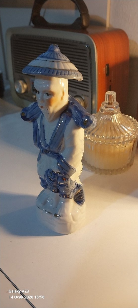 Gri Beyaz Seramik Figürin - Görsel 3