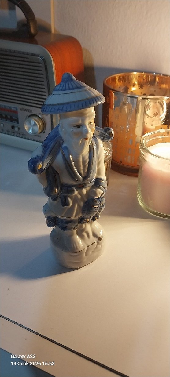 Gri Beyaz Seramik Figürin - Görsel 2