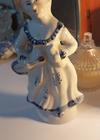 Koyu Detaylı Beyaz Seramik Figürin - Görsel 3