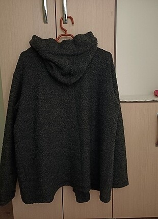 Kapüşonlu siyah ceket