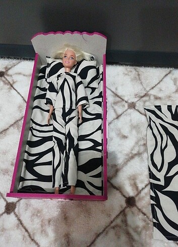 Barbie bebek kıyafetleri 