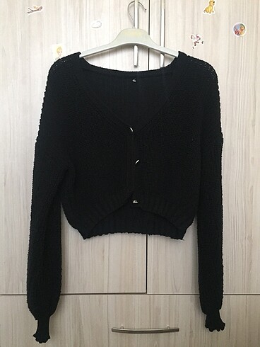 Düğmeli crop hırka
