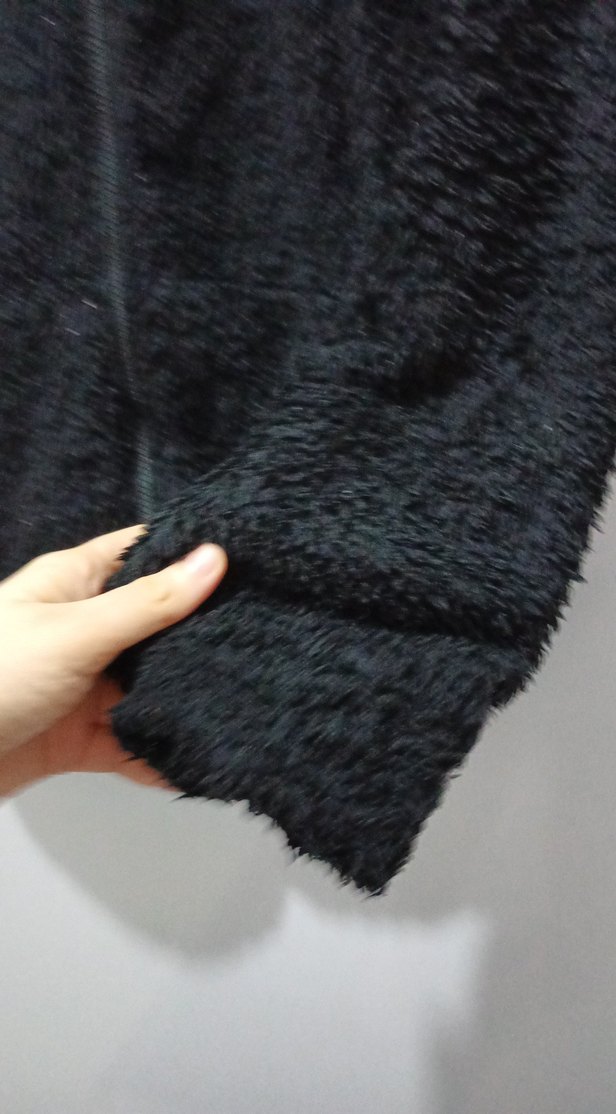 Siyah Kapüşonlu Kadın Peluş Ceket - Görsel 3