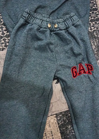 GAP Nakışlı Gri Erkek Cocuk Eşofman Takımı - Görsel 2