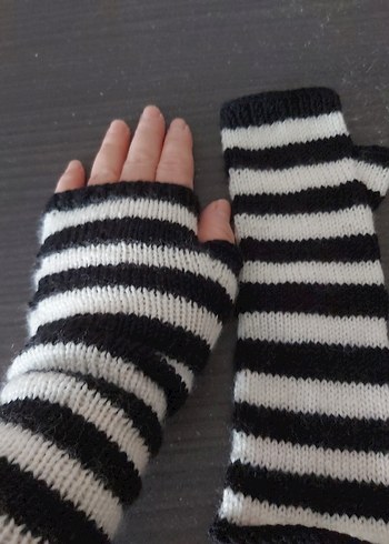 Beyaz Siyah Çizgili Örgü Parmaksız Eldiven - Görsel 2