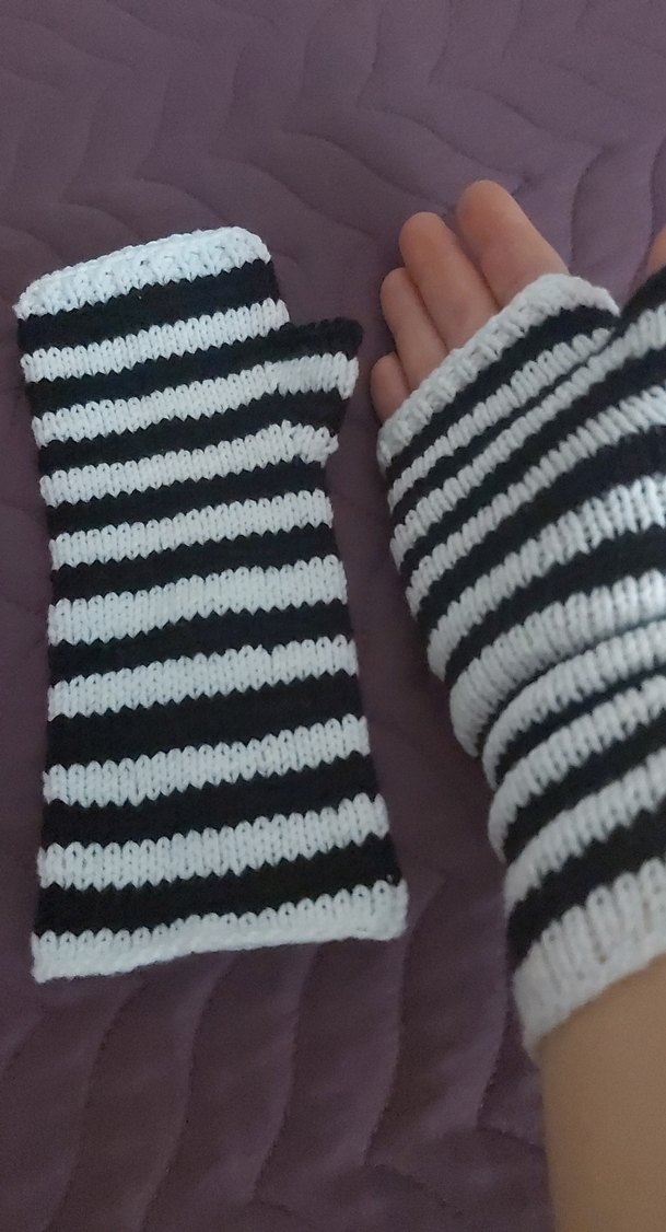 Siyah Beyaz Çizgili Örgü Parmaksız Eldiven - Görsel 3