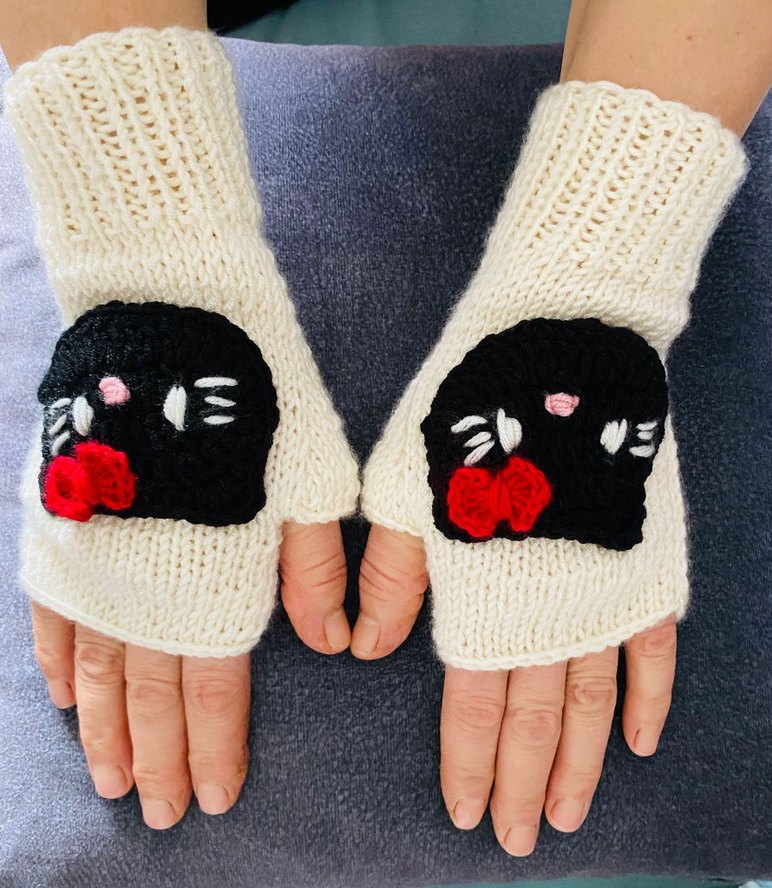 Beyaz Örgü Kadın Eldivenleri Siyah Kedi Desenli - Görsel 5