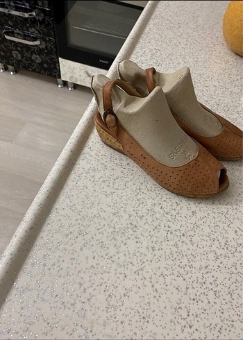 Bej Süet Kadın Dolgu Topuklu Sandalet - Görsel 3