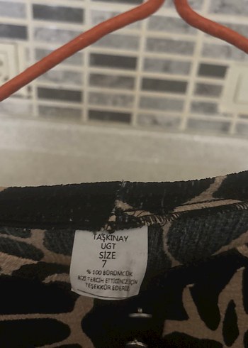 Drapeli Yılan Desenli Uzun Kahverengi Elbise - Görsel 4