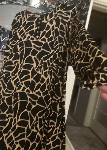 Drapeli Yılan Desenli Uzun Kahverengi Elbise - Görsel 2