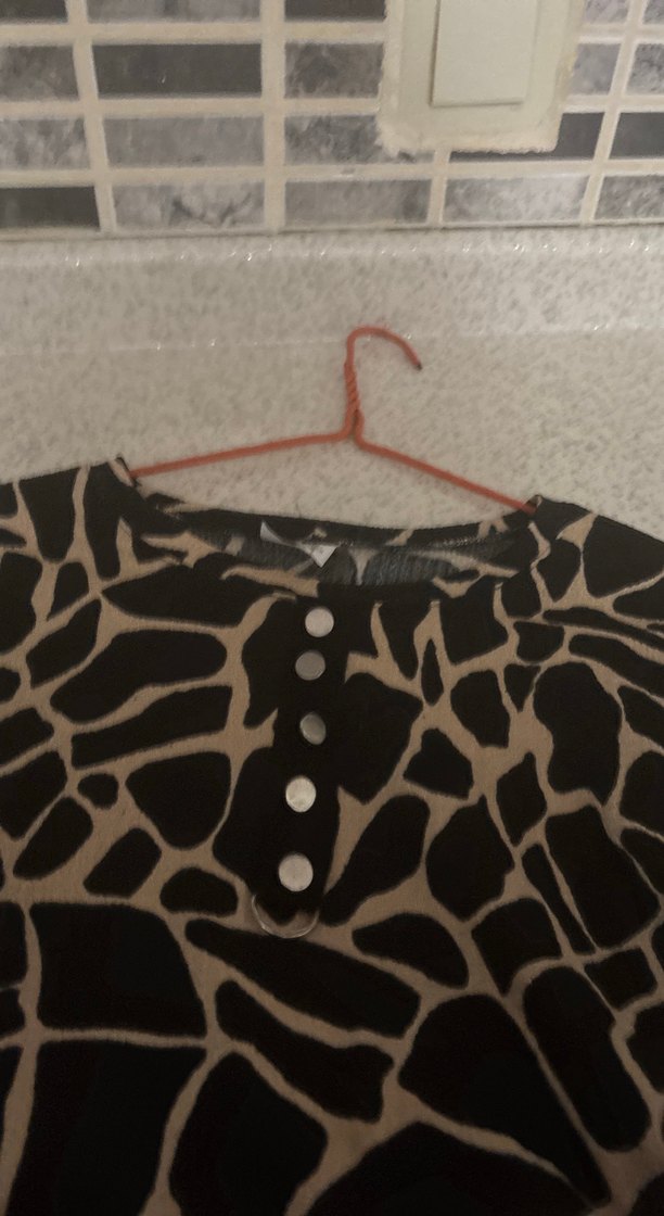 Drapeli Yılan Desenli Uzun Kahverengi Elbise - Görsel 5