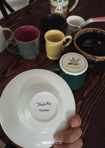 Renkli ve Desenli Fincanlar ve Tabaklar - Görsel 7