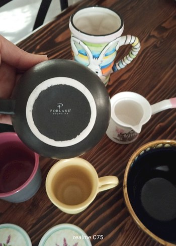 Renkli ve Desenli Fincanlar ve Tabaklar - Görsel 6