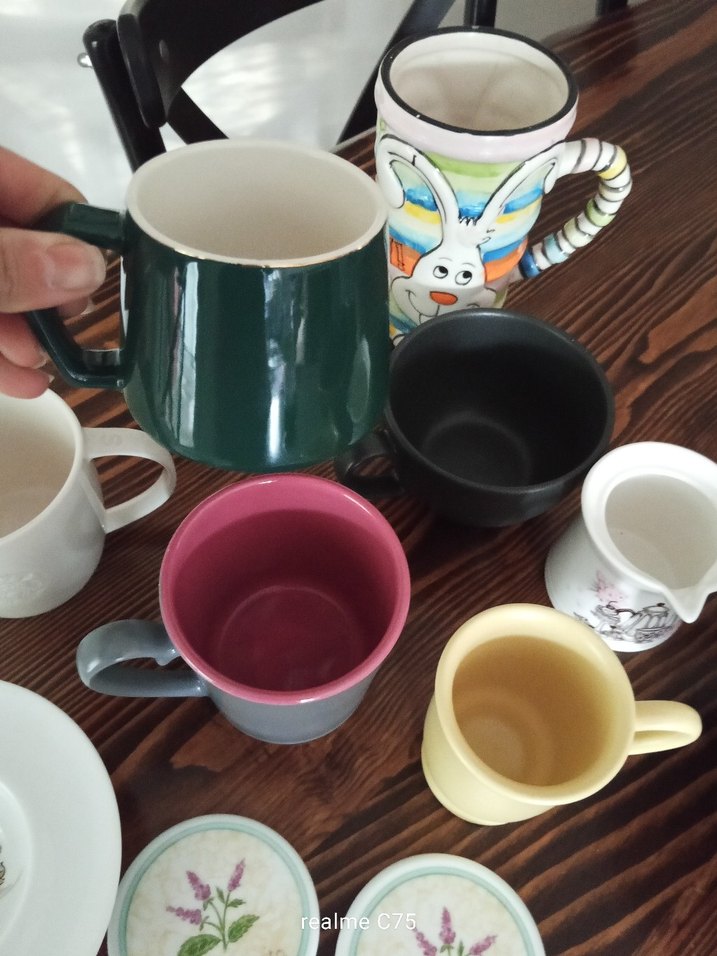 Renkli ve Desenli Fincanlar ve Tabaklar - Görsel 3