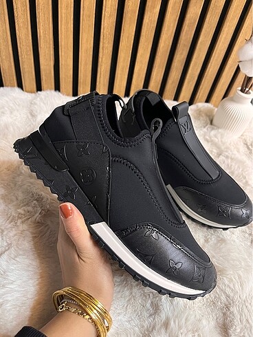 Louis Vuitton Rahat spor ayakkabı
