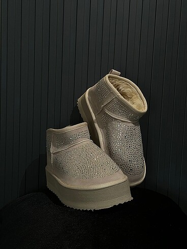 39 Beden Taşlı ugg