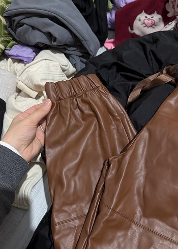 Kahverengi Deri Kemerli Rahat Kesim Kadın Pantolon - Görsel 3