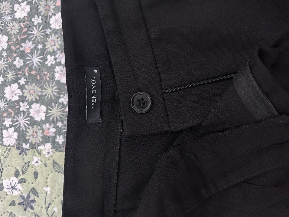 Kadın Siyah Pilili Kumaş Pantolon - Görsel 4