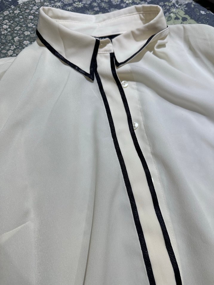 Siyah Şerit Detaylı Beyaz Uzun Kollu Gömlek - Görsel 2