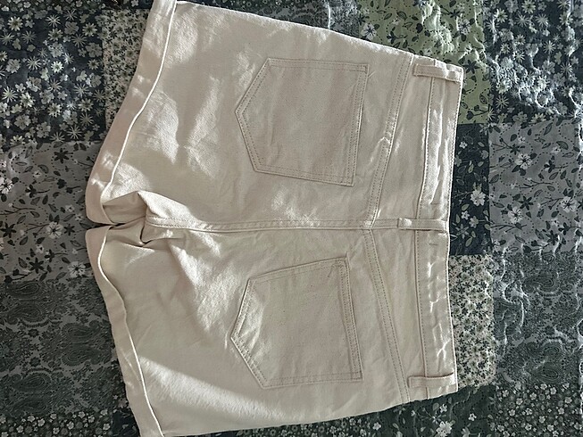 40 Beden DENİM KREM ŞORT