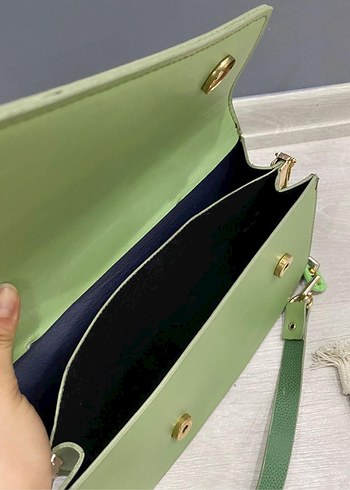 Zincir Detaylı Yeşil Deri Kadın Çanta - Görsel 3