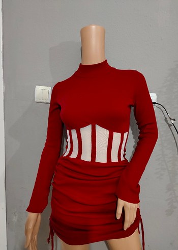 Kırmızı beli korse detaylı elbise - Görsel 3