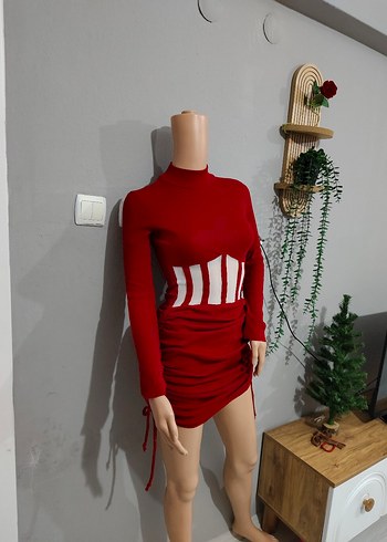 Kırmızı beli korse detaylı elbise - Görsel 2