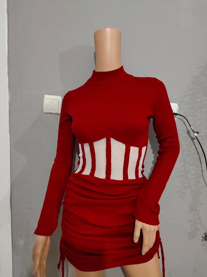 Kırmızı beli korse detaylı elbise - Görsel 3