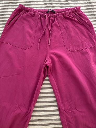 Pembe pantolon