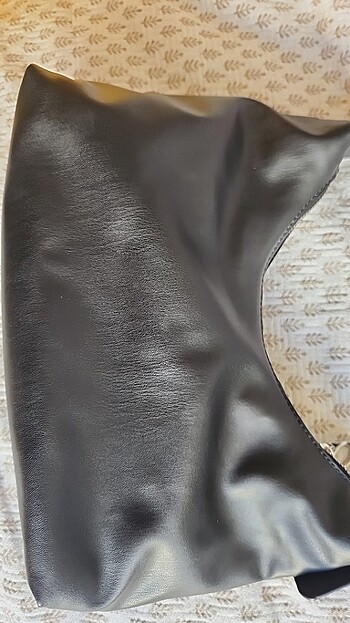 Pull and Bear Zımbalı çanta
