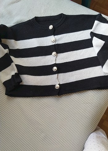 Düğmeli Gri Çizgili Kadın Hırka - Görsel 3