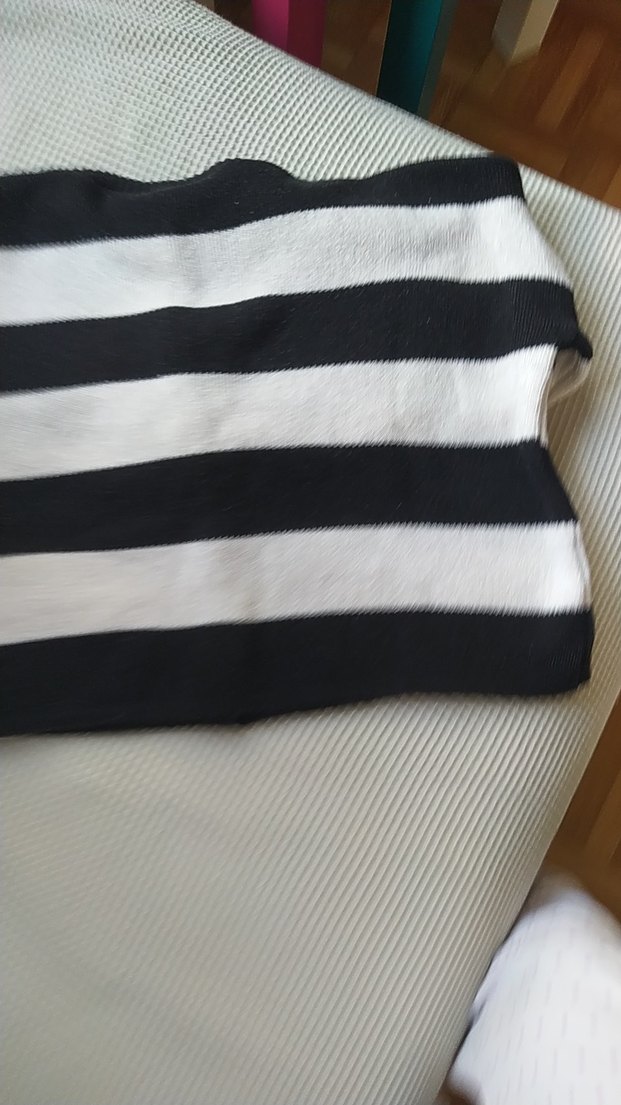 Düğmeli Gri Çizgili Kadın Hırka - Görsel 2