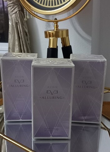 Eve Alluring 