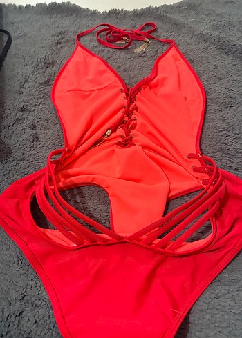 Kırmızı dekolteli mayo - Görsel 3