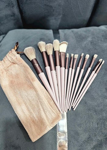Bej ve Gri Makyaj Fırçası - Görsel 3
